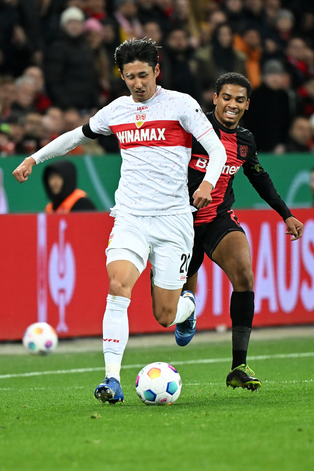 爱游戏-太狠了！里尔围绕德国杯远射贴柱公牛未来可期，今晨勒沃库森复出首秀