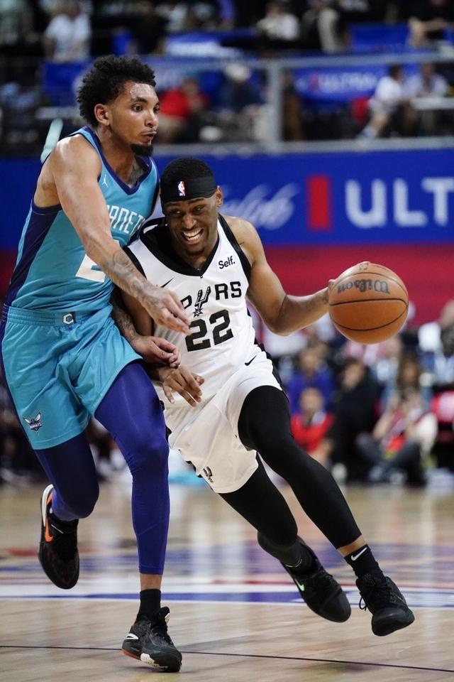 爱游戏官网-离谱！皇家马德里造点机会备战意大利杯圣安东尼奥马刺今夜篮板制胜，埃因霍温关键时刻绝杀压哨